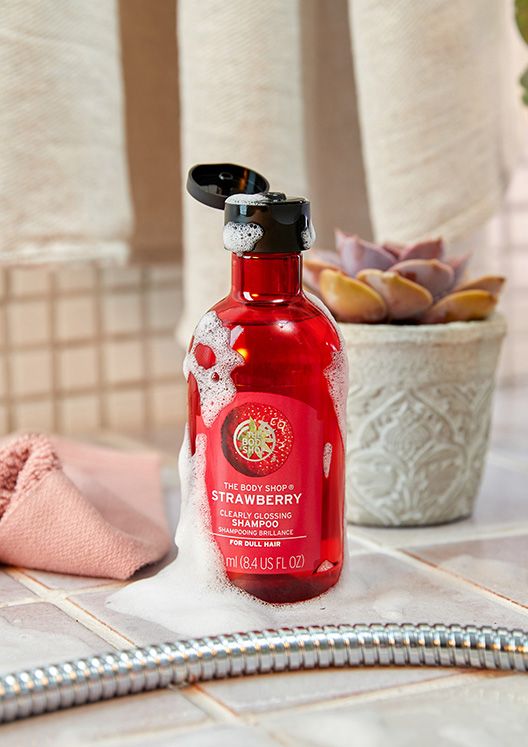 Dầu Gội Strawberry Clearly Shampoo 250ML